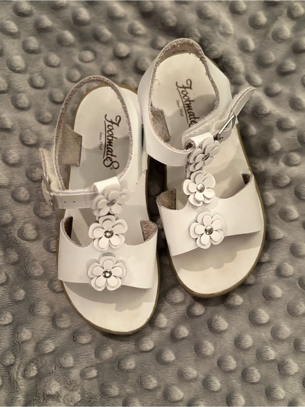 FootMates Jasmine White Floral Accent Girls Sandals